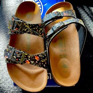 Birkenstock Sydney Watercolor Flower size 6 narrow Brand New